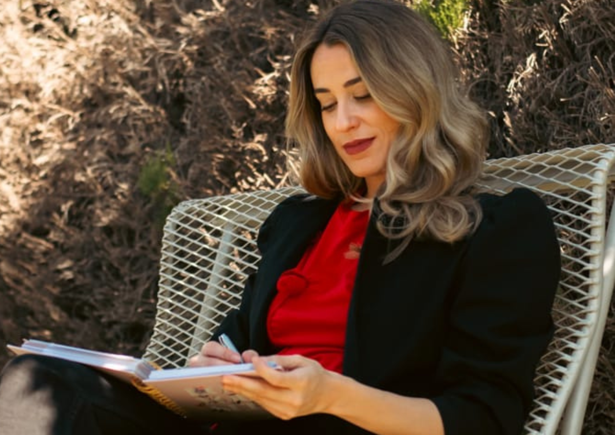 Ángela Fernández Torres debuta como autora con una obra que transforma el bienestar personal