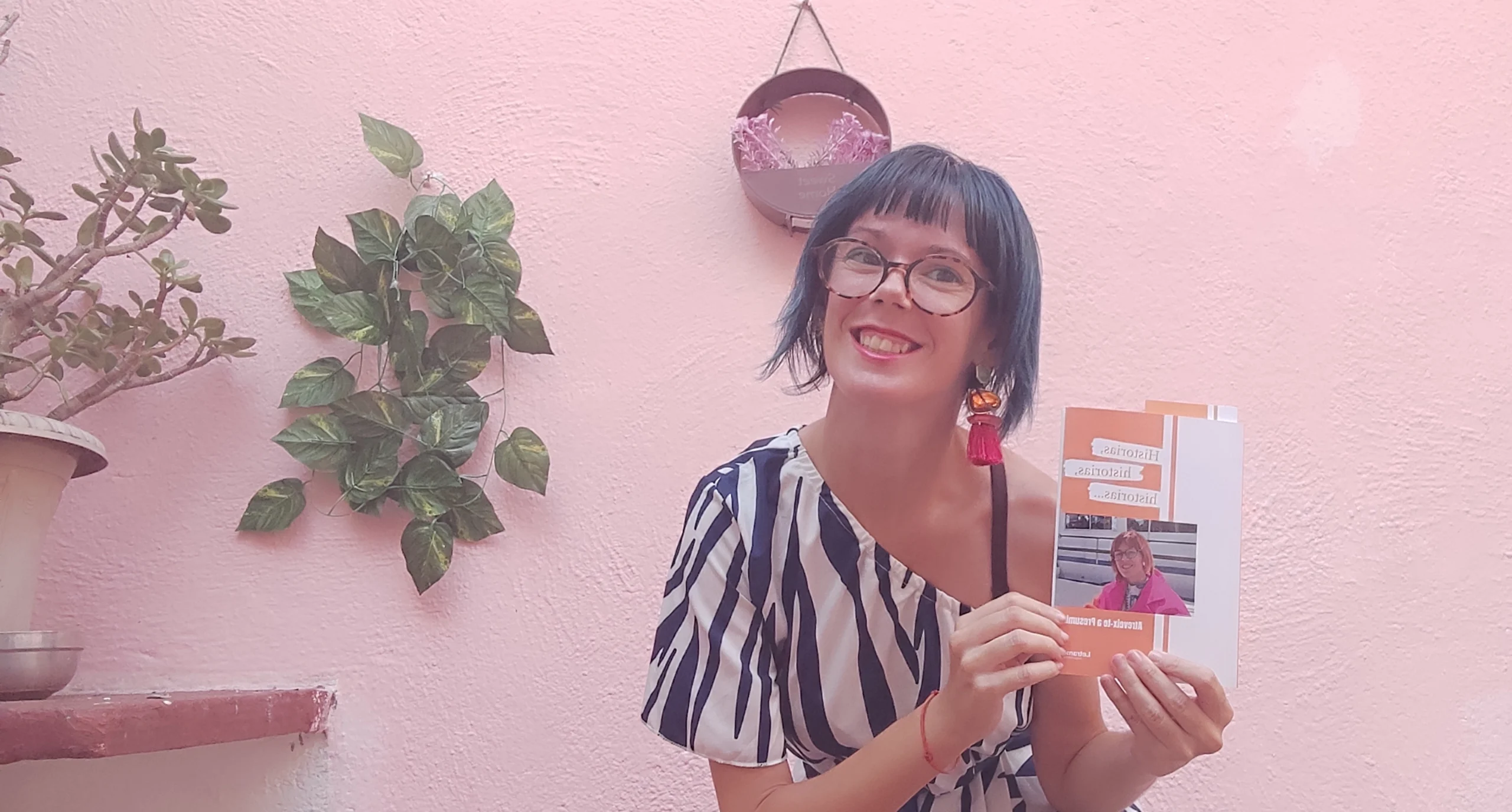 Noelia Castillo Piñol debuta con una voz fresca que transforma la experiencia en humor y aprendizaje