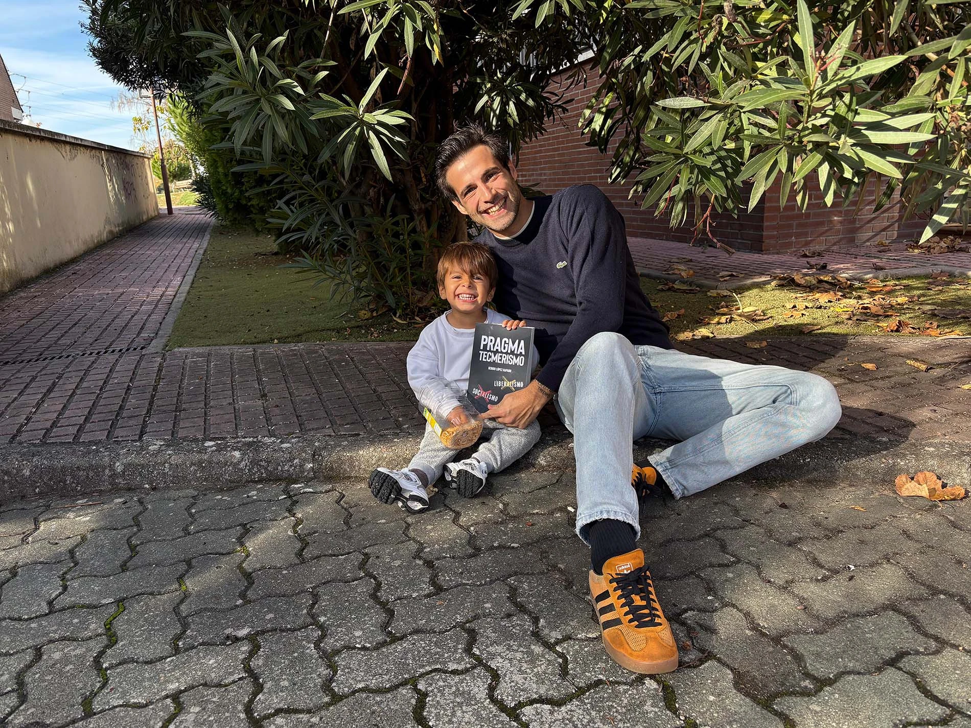 Sergio López Rapado irrumpe en el panorama del pensamiento contemporáneo con una propuesta que invita a repensar la política