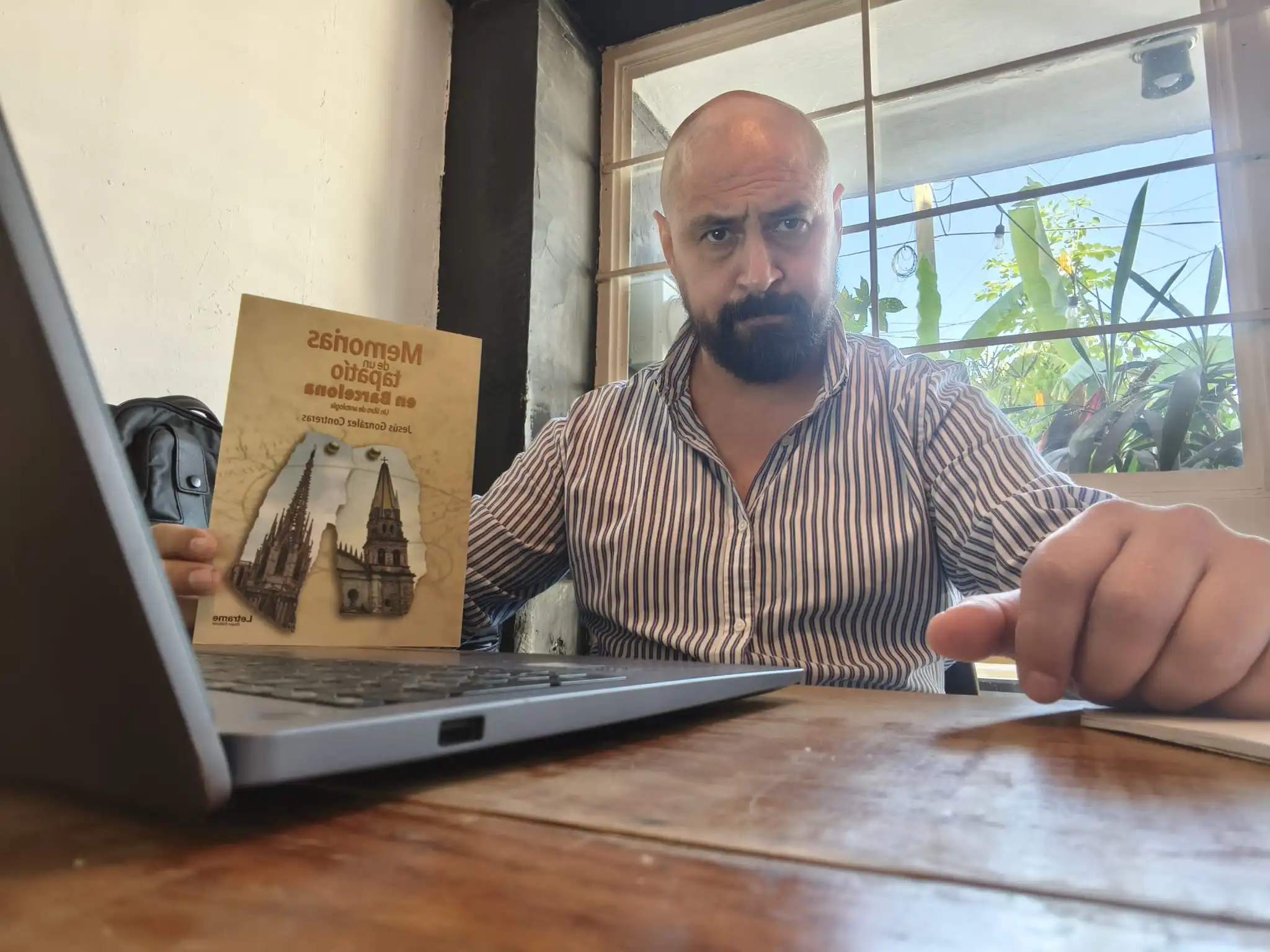 Jesús González Contreras publica Memorias de un tapatío en Barcelona, un homenaje vital a su madre y a una vida marcada por la resiliencia